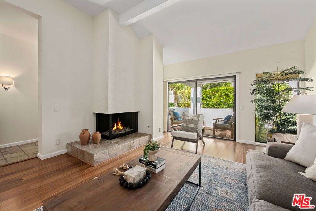 Photo of 1553 Michael Lane, Pacific Palisades, CA 90272 (MLS # 25585837)