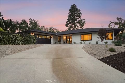 Photo of 2166 La Granada DR, Thousand Oaks, CA 91362 (MLS # SR26117226)