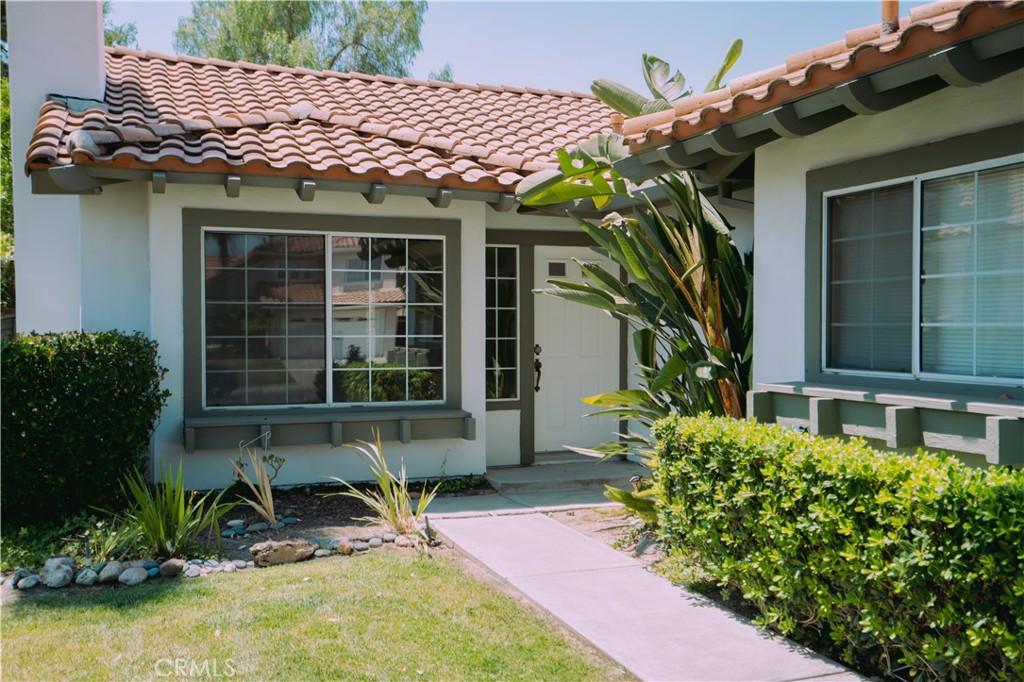Freshly Painted & Move-In Ready in Prime Murrieta Location!
Welcome to 25205 Via Las Lomas — a beautifully refreshed single-story home offering 3 bedrooms, 2 bathrooms, and approximately 1,200 sq. ft. of well-designed living space. Recently updated with a full exterior and interior repaint, this property offers a clean, bright, and inviting atmosphere throughout.
Enjoy vaulted ceilings in the living room, kitchen, and primary bedroom, along with cozy window seating, a fireplace, and an open layout that connects seamlessly to the backyard. Recent upgrades include new carpet in the bedrooms and updated laminate/wood flooring in the main living areas. The private backyard offers plenty of space for outdoor enjoyment, with no direct rear neighbors.
Additional features include an attached 2-car garage, low property taxes, no HOA, and energy-saving Tesla Solar already installed. Ideally situated minutes from major hospitals, shopping centers, dining, parks, and both the I-15 and I-215 freeways, this property also benefits from access to highly regarded local schools.