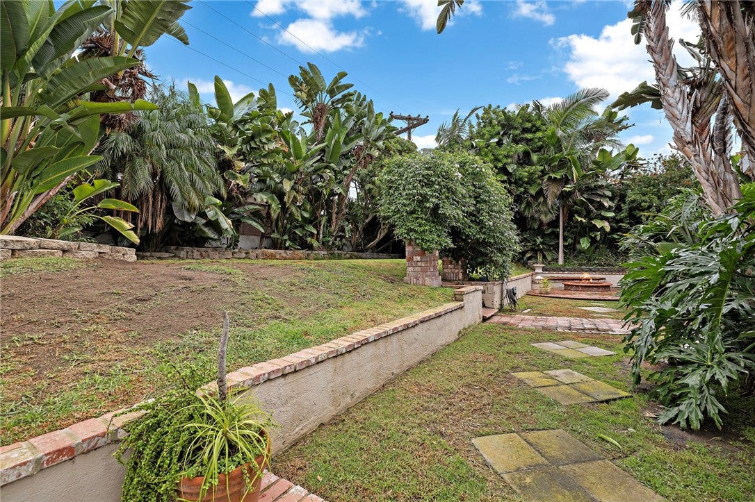 1004 Calle Toledo