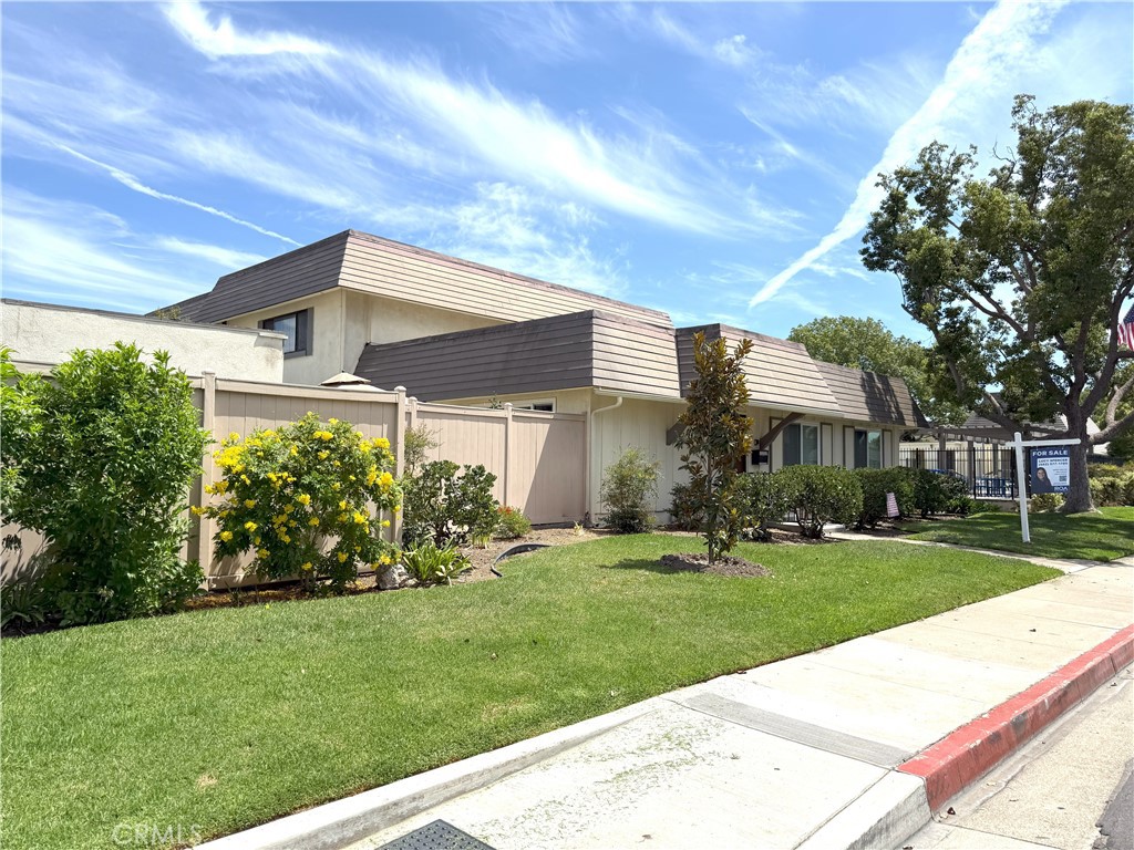 9674 Paseo de Oro