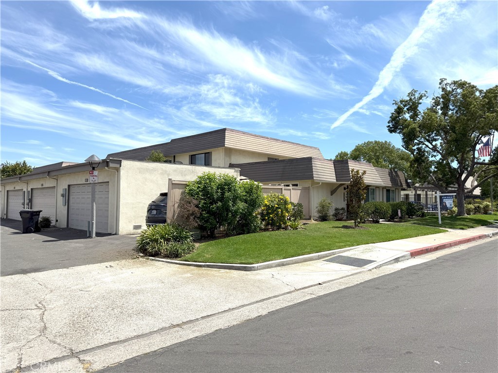 9674 Paseo de Oro