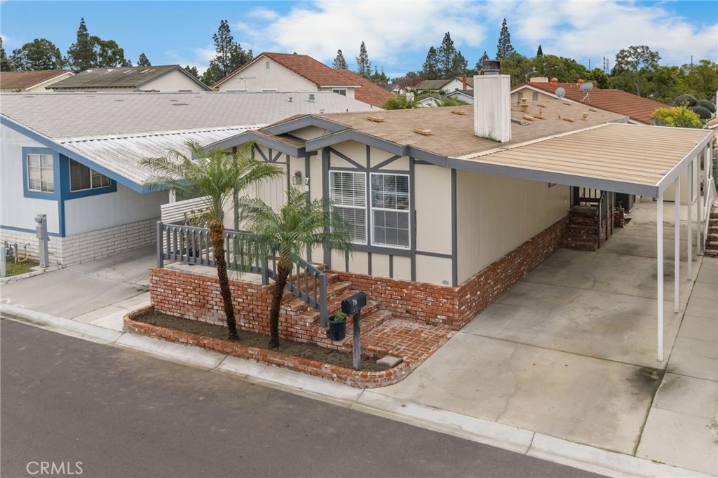 19127 Pioneer Boulevard 76