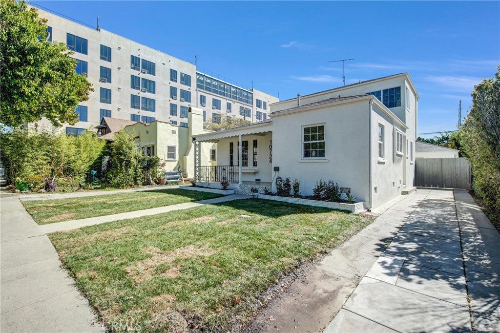 Photo of 10724 Tabor Street ST, Los Angeles, CA 90034 (MLS # PW26224995)
