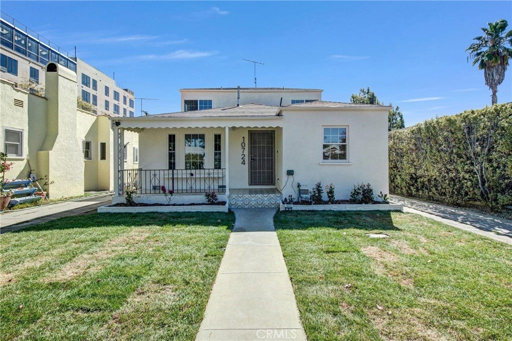 Photo of 10724 Tabor Street ST, Los Angeles, CA 90034 (MLS # PW26224995)