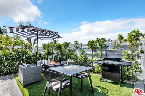 Photo of 7076 Park Manor, North Hollywood, CA 91605 (MLS # 26650201)