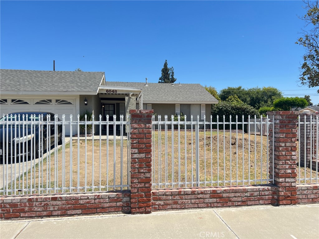 Wonderful nicely renovated 4 bedroom 2 Bathroom home in Riverside. 2 Car Garage. Newer appliances and granite countertops. Large lot and yard. Tile floors in the Traffic areas and carpet in the bedrooms.
Close to shopping and great schools with good access to transit.
Please do not disturb occupant. Viewings will be allowed after offers are accepted.
