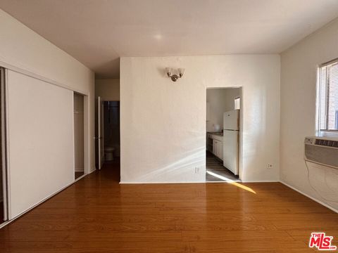 Photo of 920 S Hobart Blvd Blvd #403, Los Angeles, CA 90006 (MLS # 26661259)