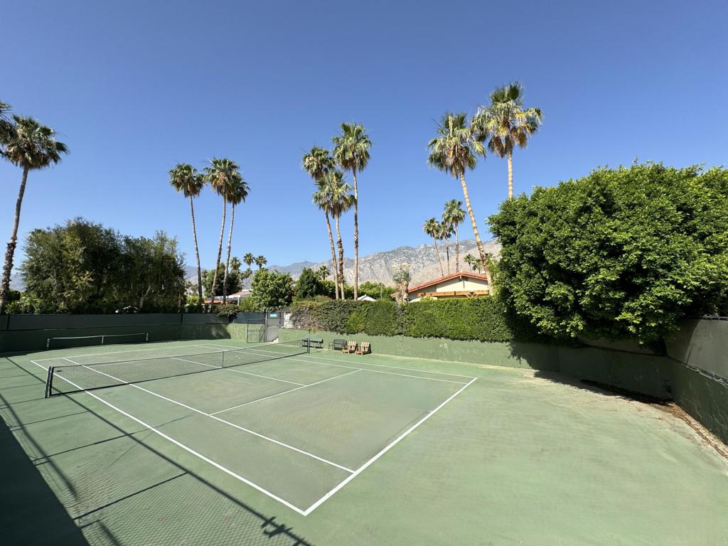 Smoketree Racquet Cl - Residential