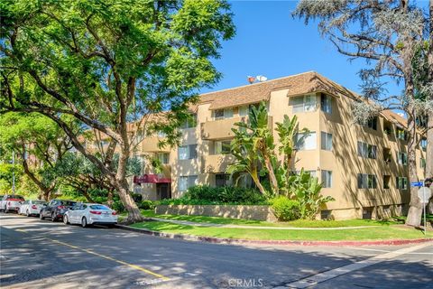 Photo of 14141 Dickens St, Sherman Oaks, CA 91423 (MLS # GD25246535) Photo of 14141 Dickens St, Sherman Oaks, CA 91423 (MLS # GD25246535)
