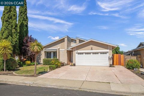 Photo of 118 Cottonwood Ct Ct, Hercules, CA 94547 (MLS # 41128446)
