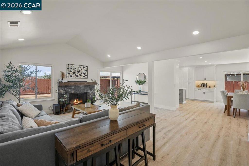 118 Cottonwood Ct Ct, Hercules CA 94547