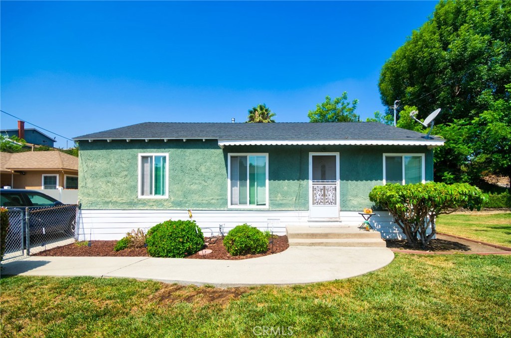 Charming Single-Story Corner Lot Home in Desirable Walnut Neighborhood. Don’t miss this incredible opportunity to own a well-maintained 3-bedroom, 1-bath home located in the highly sought-after city of Walnut. Nestled on a spacious corner lot, this property showcases true pride of ownership, from the lush privacy hedges that enclose the front yard to the thoughtful updates throughout.
Step inside to find a bright and welcoming interior featuring a remodeled kitchen with newer cabinetry and finishes. The layout offers a comfortable living space ideal for both everyday living and entertaining.
Enjoy the convenience of a detached 2-car garage with long driveway and a private yard that offers endless potential. Situated in the prestigious Walnut School District and close to award-winning schools, parks, and shopping centers, this home is perfect for anyone seeking comfort and community in a prime location. This property offers charm, convenience, and location all in one. Come see it before it’s gone!