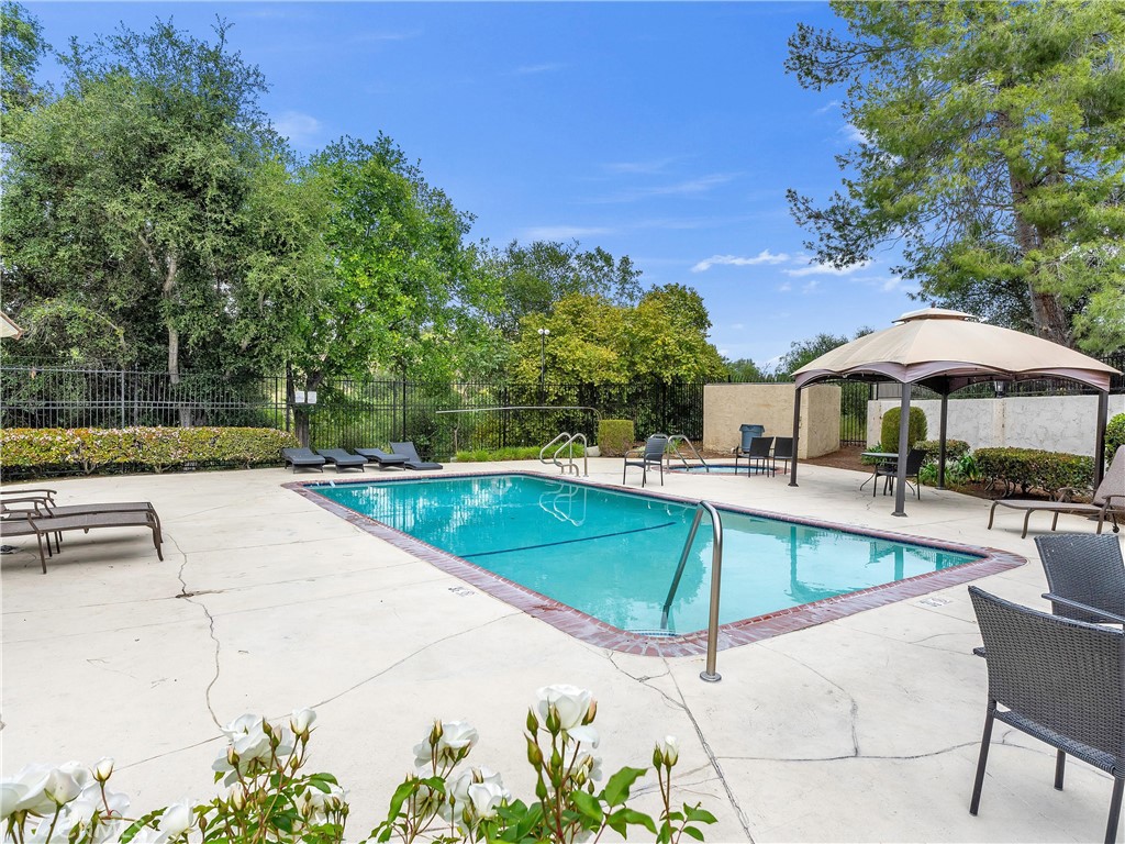 Chateau Park Townhomes (812) - Residential