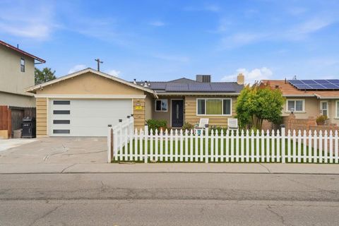 Photo of 473 W Kavanagh Avenue, Tracy, CA 95376 (MLS # ML82042942)