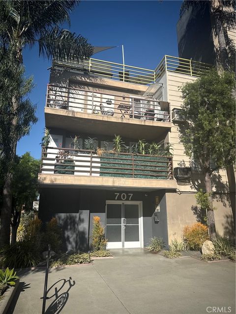 Photo of 707 W 4th St, Long Beach, CA 90802 (MLS # PW25268774)