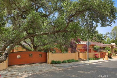 3951 Vanalden Tarzana CA 91356