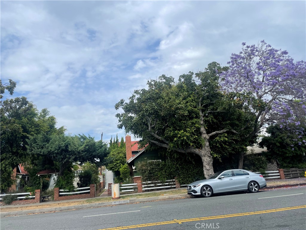 3826 Sawtelle