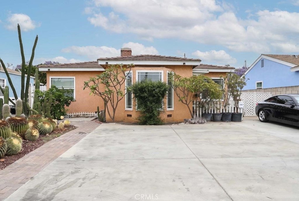 1229 S Flower St, Santa Ana CA 92707