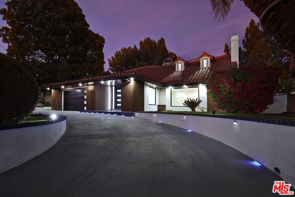 Properties 1 12112 Woodley Avenue