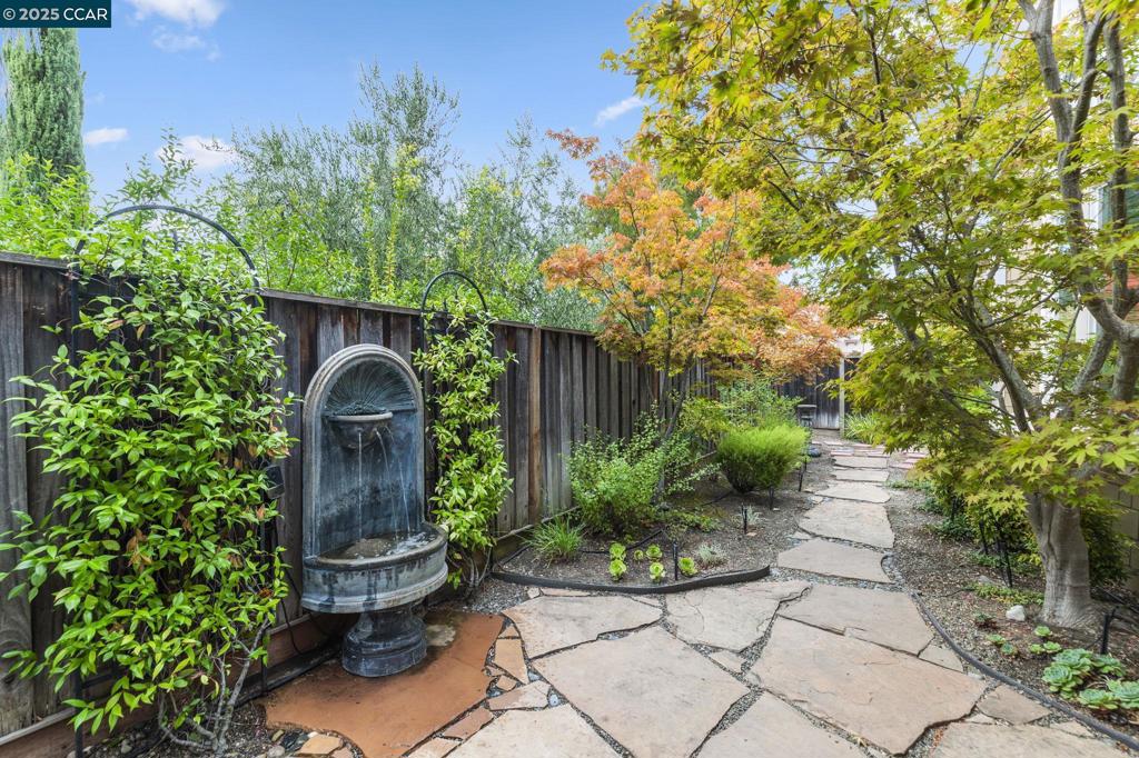 STONE VALLEY OAKS - Residential