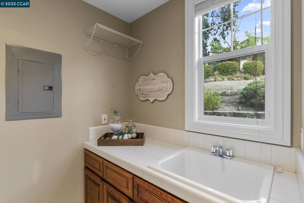 STONE VALLEY OAKS - Residential