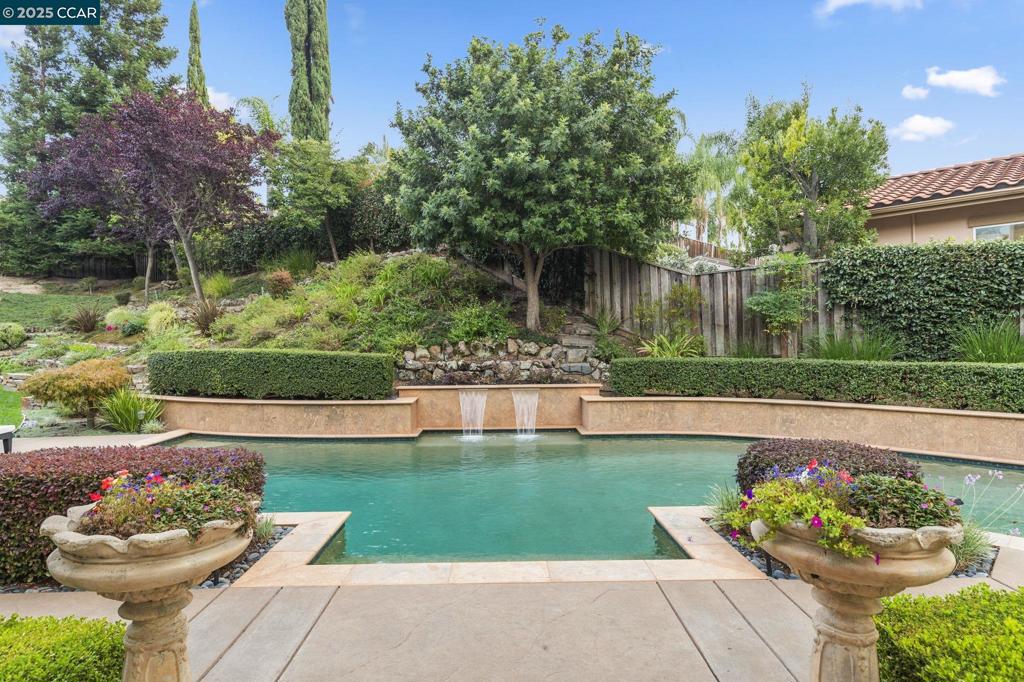 STONE VALLEY OAKS - Residential