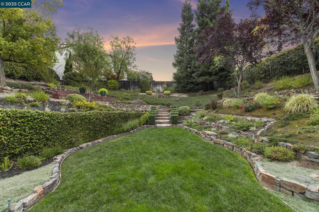 STONE VALLEY OAKS - Residential