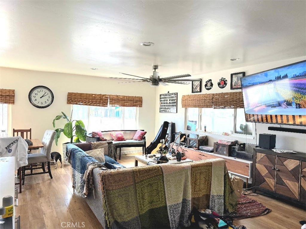 21851 Newland 76