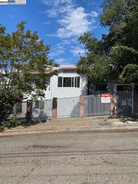 Photo of 3516 Harper St St, Oakland, CA 94601 (MLS # 41112833)