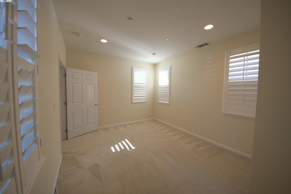 BRENTWOOD - Residential Lease