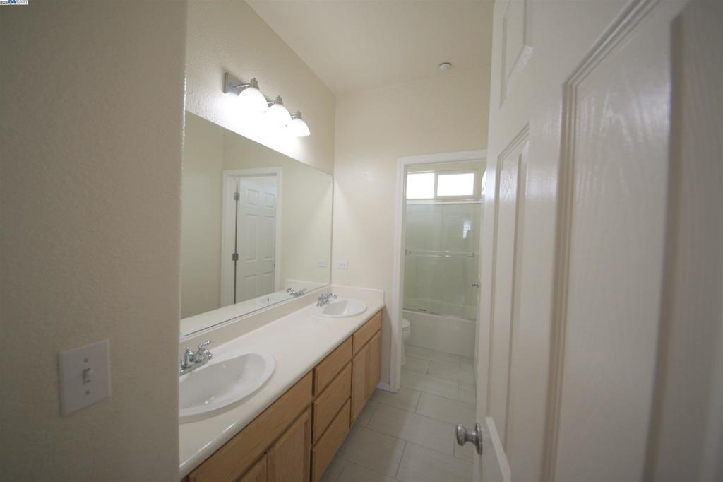 BRENTWOOD - Residential Lease