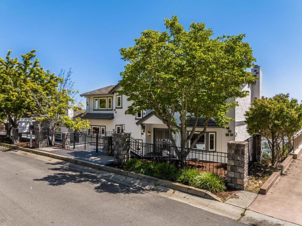 70 ENSENADA Road