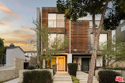 Photo of 820 N Formosa Avenue, Los Angeles, CA 90046 (MLS # 26649993)