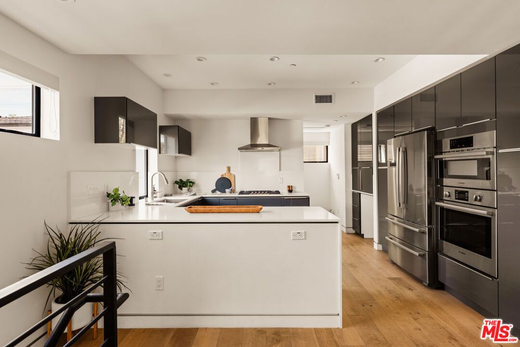 Photo of 820 N Formosa Avenue, Los Angeles, CA 90046 (MLS # 26649993)