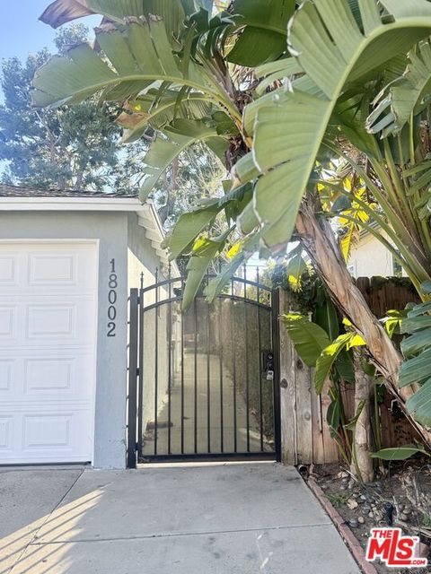 Photo of 18002 Collins Street, Encino, CA 91316 (MLS # 26644709)
