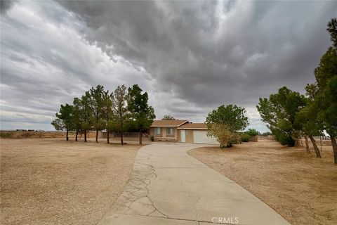 Photo of 5830 Holiday Avenue, Rosamond, CA 93560 (MLS # SR25219874)