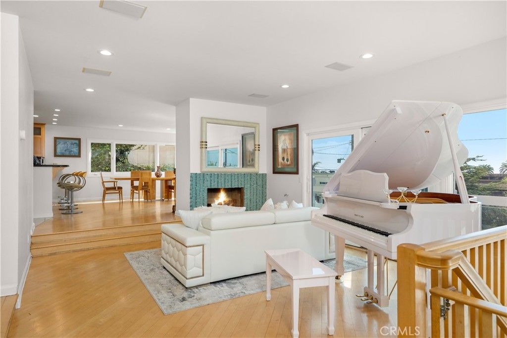 Photo of 1468 W 37th St, San Pedro, CA 90731 (MLS # SB25248849)