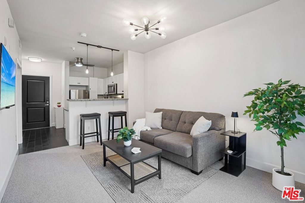 100 S Alameda Street 371