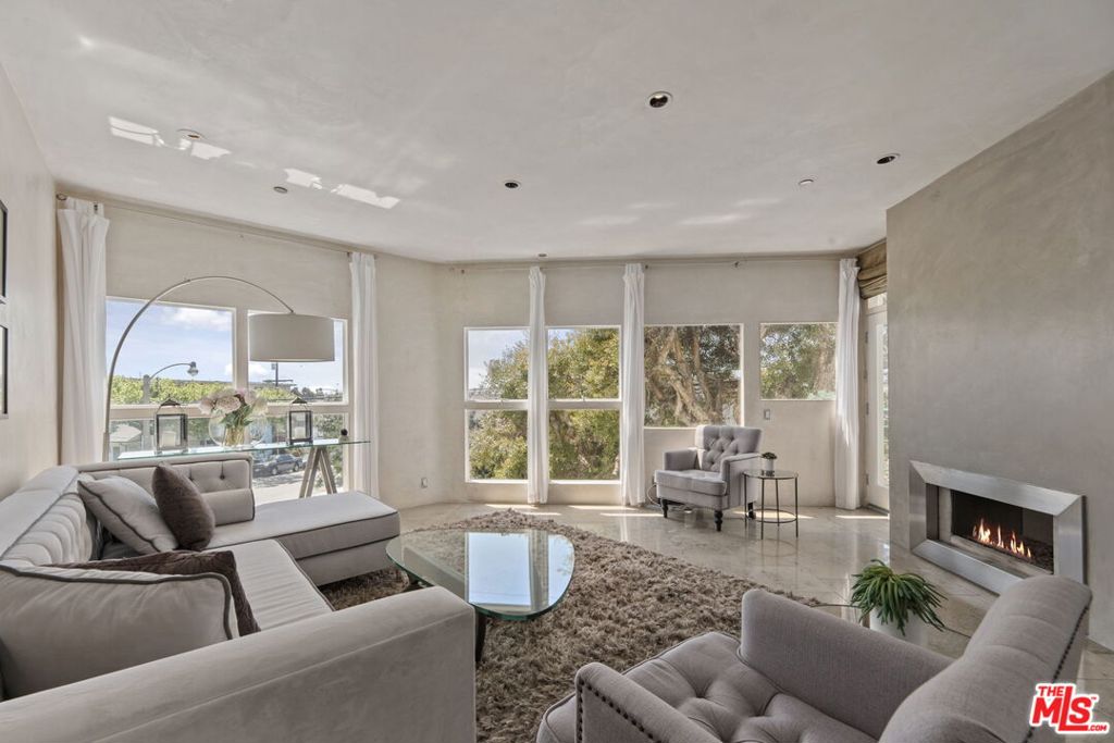2115 3rd Street 203, Santa Monica CA 90405