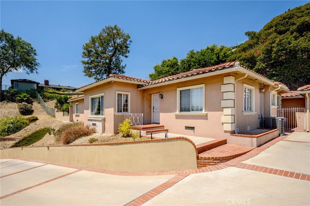 Photo of 1659 Puebla Drive, Glendale, CA 91207 (MLS # GD25179194)
