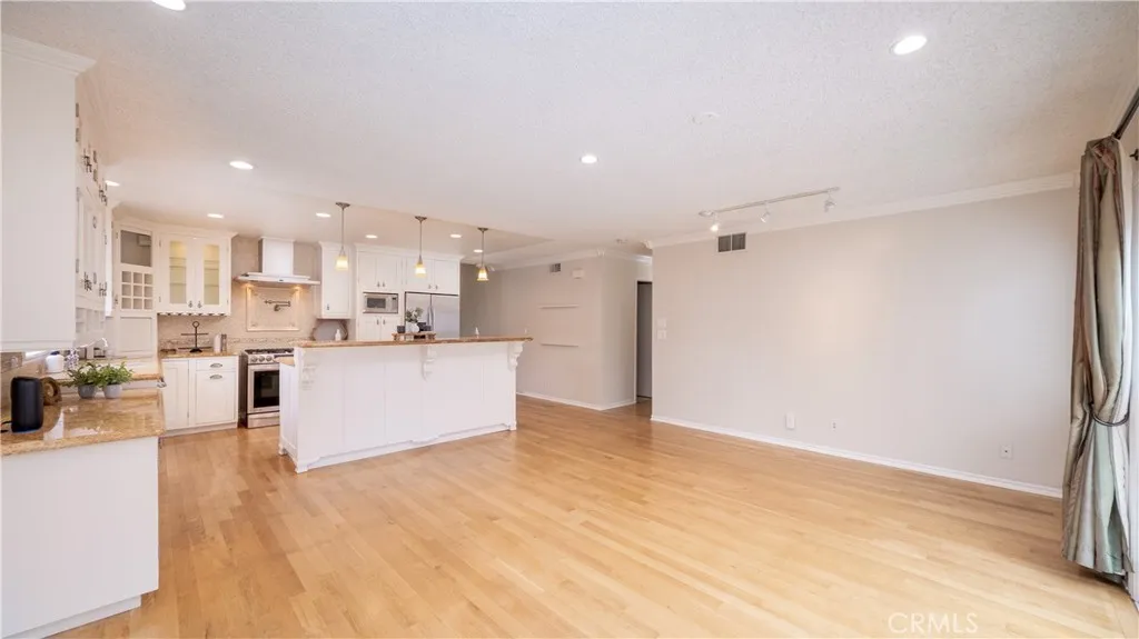 Hacienda Heights, California 91745, United States, 3 Bedrooms Bedrooms, ,2 BathroomsBathrooms,Residential,Pending,223992