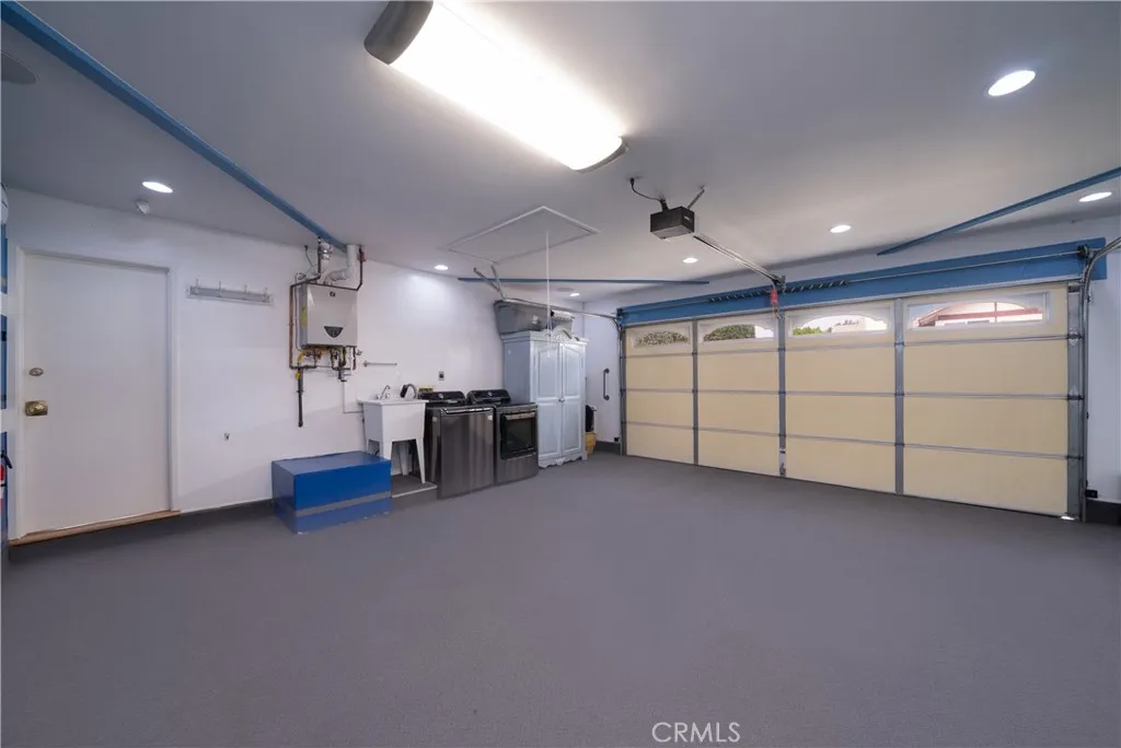 Hacienda Heights, California 91745, United States, 3 Bedrooms Bedrooms, ,2 BathroomsBathrooms,Residential,Pending,223992