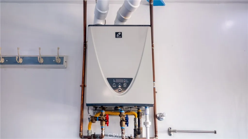 Hacienda Heights, California 91745, United States, 3 Bedrooms Bedrooms, ,2 BathroomsBathrooms,Residential,Pending,223992