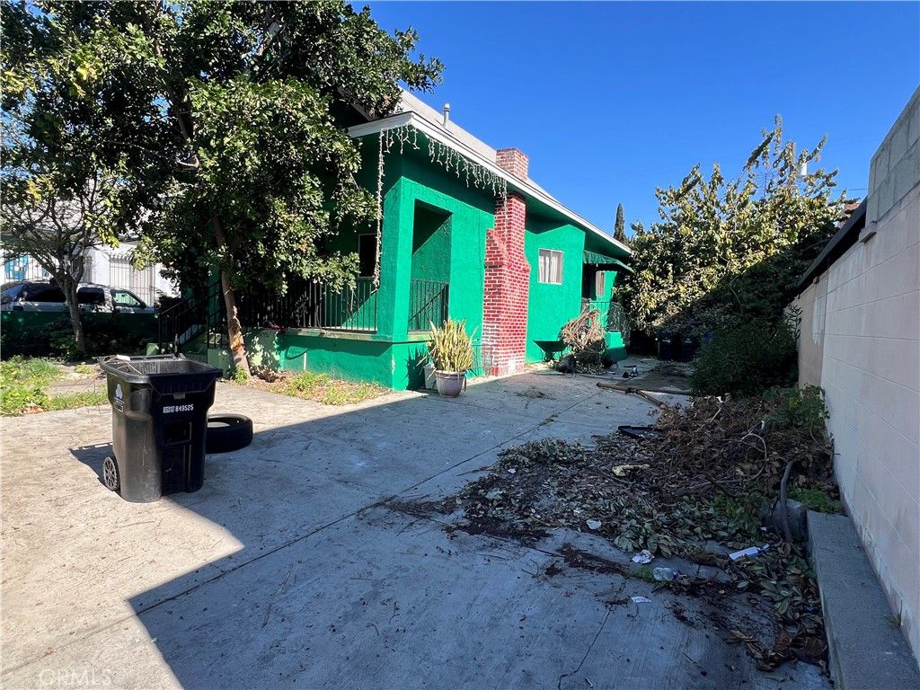 Photo of 847 E 25th St, Los Angeles, CA 90011 (MLS # DW26063511)
