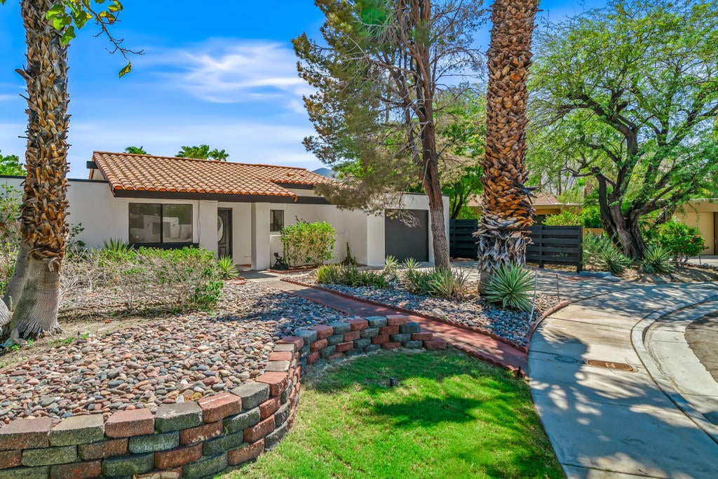 1351 E Luna Way