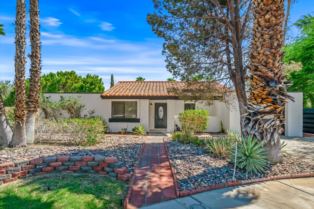 1351 E Luna Way