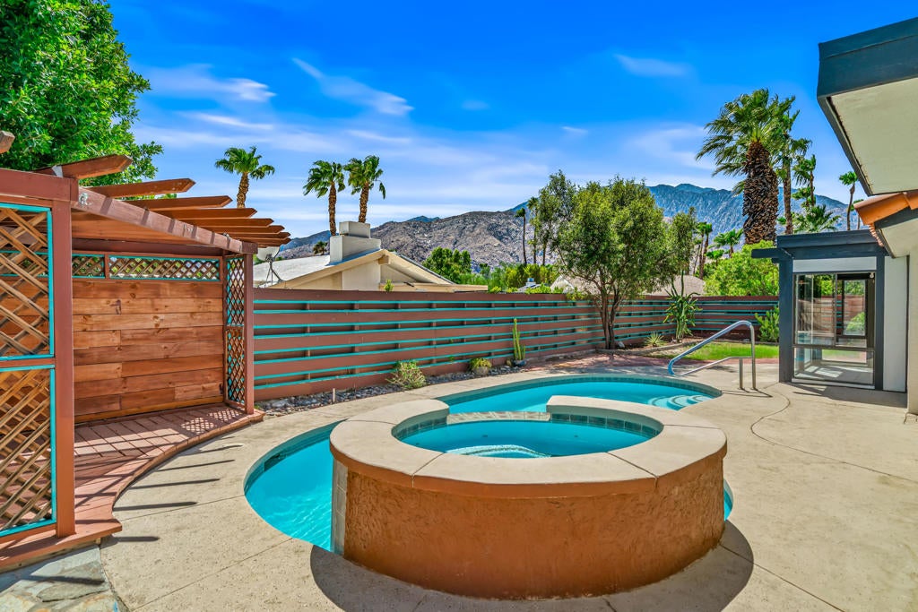 1351 E Luna Way