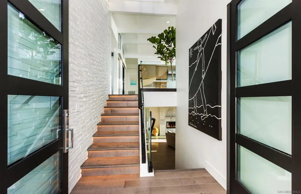 La Jolla, California 92037, United States, 4 Bedrooms Bedrooms, ,5 BathroomsBathrooms,Residential,Active,208677