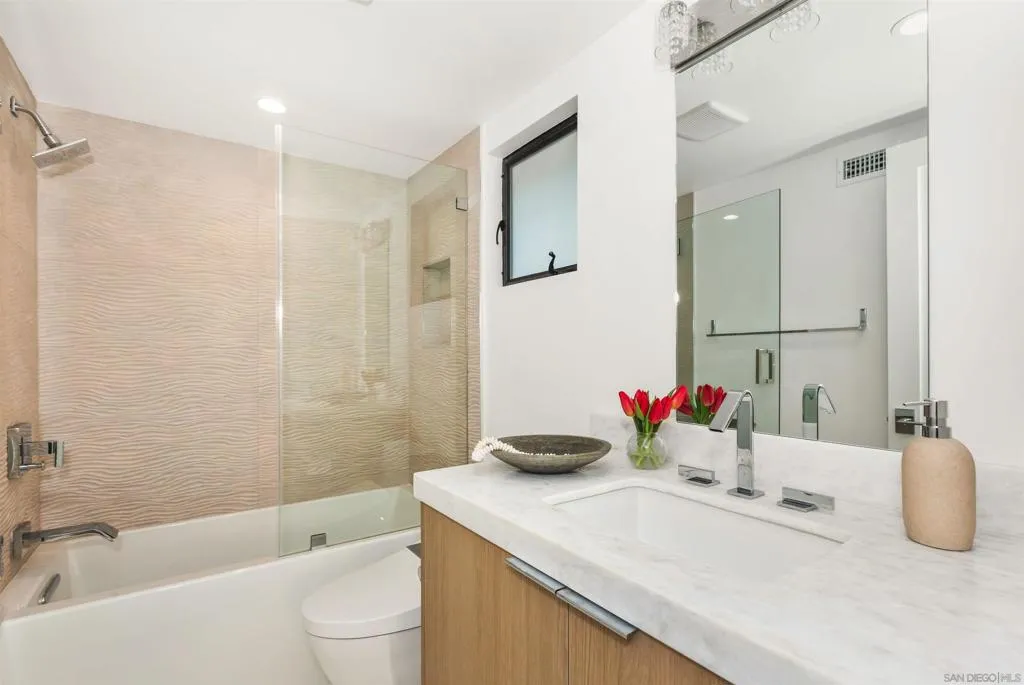 La Jolla, California 92037, United States, 4 Bedrooms Bedrooms, ,5 BathroomsBathrooms,Residential,Active,208677